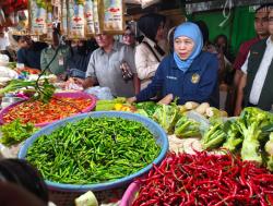 Harga Daging Ayam Tinggi Saat Ramadan, Khofifah Sebut Akibat Persoalan Rantai Distribusi