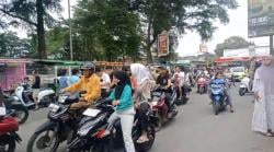 Hari Pertama Puasa, Alun-Alun Malingping Lebak Diserbu Warga untuk Berburu Takjil