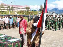 2 Anggota dan 15 Simpatisan OPM Kodap VIII Intan Jaya Ikrar Setia NKRI Didampingi Satgas Yonif 631