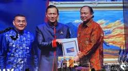 Low Tuck Kwong Beli Lukisan Kuda Api Karya SBY Seharga Rp6,5 Miliar