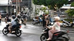 Rel Serong di Kota Madiun Kerap Buat Pengendara Terjatuh, Ini Penjelasan KAI