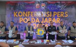 Ditreskrimsus Ungkap Kasus Penjualan Makanan dan Barang Kedaluwarsa di Jatinangor