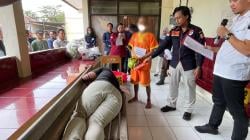 Rekonstruksi Ayah Bunuh Anak di Lamongan, Tersangka Tanpa Penyesalan