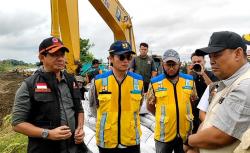 Kepala BNPB Gelar Rapat di Grobogan Bahas Penanganan Tanggul Sungai Tuntang Yang Jebol di Tinanding