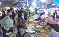 Pasar Ramadan Palangka Raya Ramai Diserbu Warga, Takjil dan Menu Berbuka Laris Manis