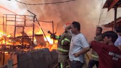 Jelang Berbuka Puasa, Sejumlah Rumah dan Barak di Komplek Padat Palangka Raya Hangus Terbakar