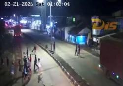 Viral! Aksi Perang Sarung di Indramayu Terekam CCTV, Polisi Buru Pelaku hingga ke Pemukiman