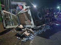 Terungkap Kronologi Mobil Box Bermuatan Susu Terguling Dijalur Ponorogo Trenggalek