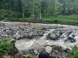 Enam Kecamatan di Probolinggo Terdampak Cuaca Ektrem, Satu Jembatan Putus