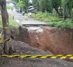 Jalan Penghubung Pakuniran-Kotaanyar Ambles, Akses Antardesa Lumpuh