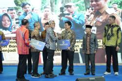 Sinergi Pembangunan Daerah, Pemprov Jateng Beri Penghargaan ke Mitra Strategis