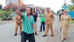 Drainase Amburadul! Warga Simpang Ajo Hadang Bupati Saat Tinjau Kawasan Wisata