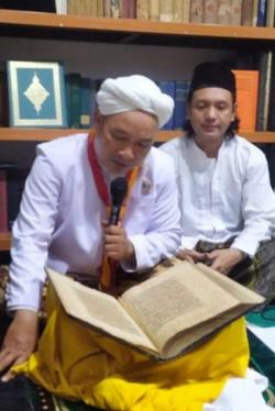 Ulama Utusan Pakubuwono XIV Hangabehi, Hadiri Khataman Al Quran Emas Kuno di Sidoarjo
