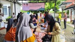 Sembako di Pasaran Mahal, Warga Serbu Operasi Pasar Murah