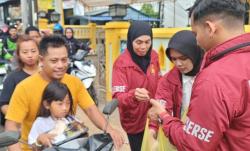 Aksi Ramadan, Satreskrim Polresta Barelang Bagikan Nasi Kotak untuk Warga