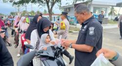 Polisi Bagikan Takjil Ramadhan 1447 H, Wujudkan Polri Hadir dan Berbagi untuk Masyarakat