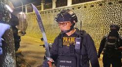Tim Prabu Polrestabes Bandung Amankan 17 Remaja Bawa Parang di Mekarwangi