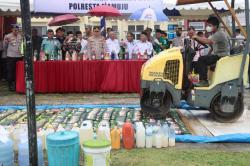 Musnahkan 1.435 Botol Miras di Ramadan, Polresta Mamuju Sikat Habis Peredaran Ballo!