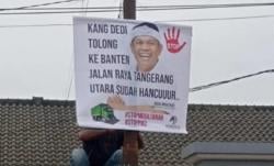 Ada Gambar KDM saat Spanduk Protes Dipasang, Warga Pakuhaji Tangerang Minta Jalan Rusak Diperbaiki