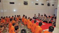 Pendekatan Spiritual di Polres Lamongan, Tahanan Diajak Introspeksi di Momen Buka Puasa