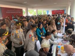 Jaga Stabilitas Harga, Kapolda Jabar Tinjau Gerakan Pangan Murah di Karawang