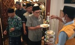 Setiap Hari Siapkan 1.000-1.500 Porsi, Masjid Ar-Rahman Blitar Jadi Magnet Jemaah Ramadan