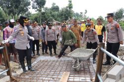 Kapolres Sragen Pimpin Pengecoran Jembatan, Akses Desa Jati–Hadiluwih Kian Lancar