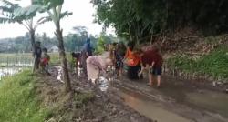 Jelang Lebaran, Jalan Penghubung Intenjaya–Cikulur Rusak Parah Tanpa Perbaikan