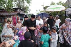 Kapolres Gowa Ajak Anak Berbagi Sembako ke Warga, Tanamkan Empati Sejak Dini