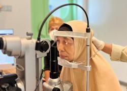 Gangguan Refraksi dan Katarak Masih Tinggi, Warga Sidoarjo Antusias Ikuti Pengobatan Gratis