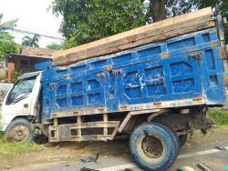 Kecelakaan di Jombang, Truk Tronton Terperosok ke Sungai hingga Sopir Terjepit