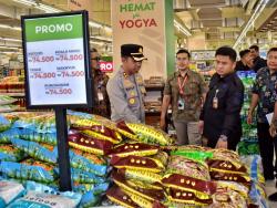 Cegah Lonjakan Harga dan Pastikan Ketersediaan Stok, Bupati Ischak Turun Pasar