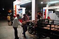 Kisah Haru di Balik 10.000 Paket Takjil dan Sahur Pegadaian, Begini Pengakuan Petugas Kebersihan