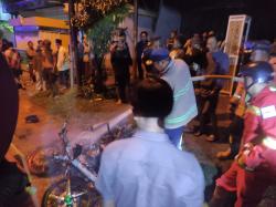 2 Pemuda Gresik Dibacok, Rumah Terduga Pelaku di Paciran Ludes Dibakar Massa