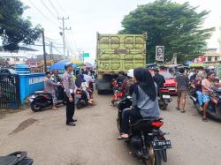 Jelang Berbuka Puasa, Polsek Malingping Polres Lebak Lakukan Pengaturan Lalu Lintas