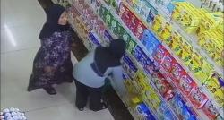 Terekam CCTV, Dua Wanita Gasak 13 Susu Nutrisi di Swalayan Jepara