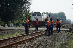 Pastikan Keamanan Angkutan Lebaran 2026, KAI Daop 4 Intensifkan Perawatan Jalur KA Sepanjang 677 Km