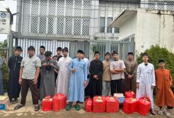 Ramadan Penuh Makna, Siswa IDN Boarding School Jonggol Berbagi Iftar dengan Warga Sukanegara
