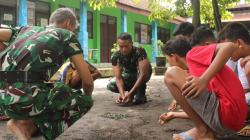 Satgas TMMD ke-127 Kediri Kenalkan Permainan Tradisional ke Siswa SDN 3 Gadungan
