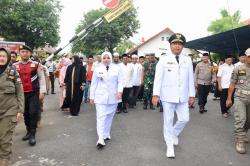 Ribuan Warga Padati Alun-Alun, Mas Rio dan Mba Ulfi Gelar Lapor Rakyatku Sataon di Situbondo