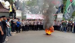 Refleksi Setahun Kepemimpinan, Mahasiswa Beri “Rapor Merah” untuk Bupati Lebak
