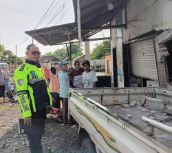 Pikap Tabrak Bangunan di Probolinggo, 1 Pejalan Kaki Tewas