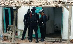 Tewaskan 1 Anak, Tim Gegana Polda Jatim Olah TKP Lokasi Ledakan di Ponorogo