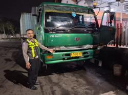 Gagal Salip Truk dari Kiri, Pemotor Tewas Digilas Trailer di Sruwen