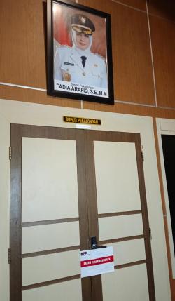 Kantor Bupati Pekalongan Dipasangi Segel Komisi Pemberantasan Korupsi, Puluhan Pejabat Diperiksa