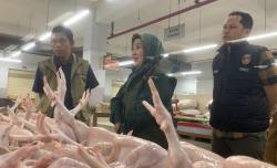 Bapanas Cek Harga Kebutuhan Pokok di Pasar Legi Ponorogo, Cabai Jadi Perhatian