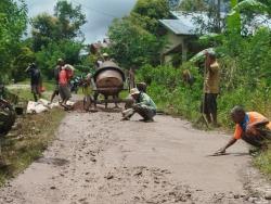 Legislator Perindo Manggarai Perbaiki Jalan Rusak saat Reses