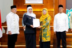 NU, Muhammadiyah hingga Pesantren Terima Sertipikat Aset dari Pemprov Jatim