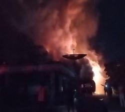 Kebakaran Hebat Hanguskan Rumah yang Dijadikan Kafe di Palangka Raya