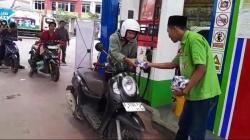 Isi Tangki Penuh, Hati Ikut Penuh: SPBU Cikabon Parung Panjang Bagi-Bagi Takjil Gratis